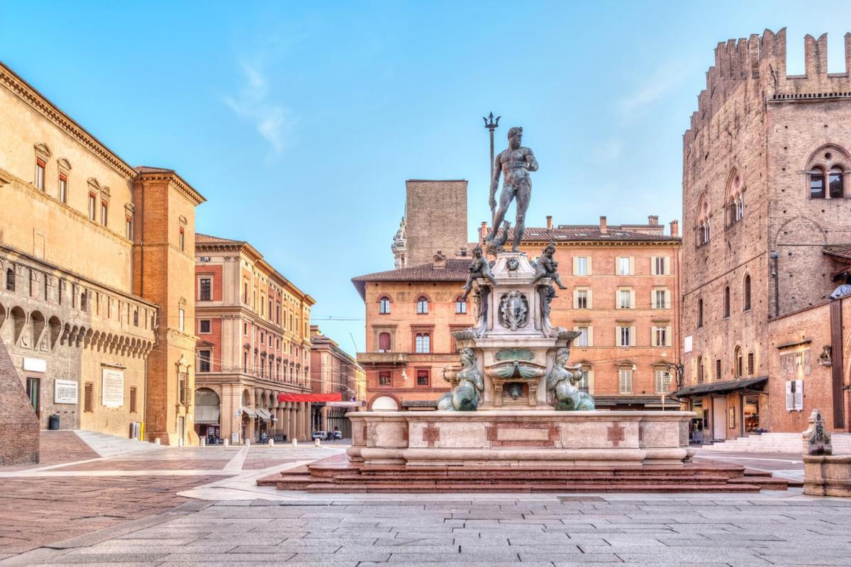Piazza Maggiore-Luxury Apartment-Elegant Terrace โบโลญญา ภายนอก รูปภาพ